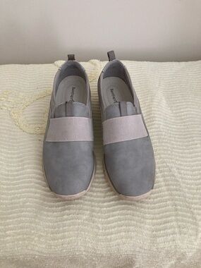 BareTraps Gray and Light Pink Slip-On Elastic Sneakers for Women
